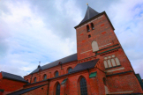 Estlands zweitgrte Stadt, die von ihrer Uni und Tausenden Studenten geprgt ist, hat eine unbeschwerte Atmosphre. Die Johanniskirche aus dem 14. Jh. ist eine der am weitesten nrdlich gelegenen Backsteinbauten Europas